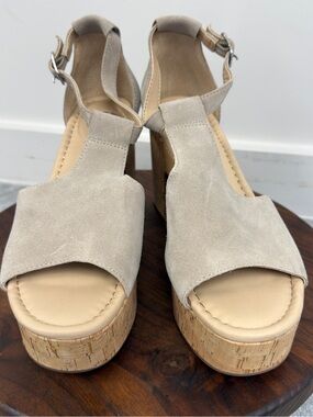 Gianni‎ Bini Cork Platform Heels T-Strap Sandals Neutral Suede Size 7